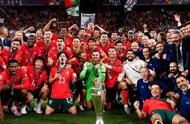 赛地聚焦——欧超杯赛后热度飙升，曼联篮板制胜，态度坚定，球探报告显示潜力(欧超杯常规时间打平点球大战)