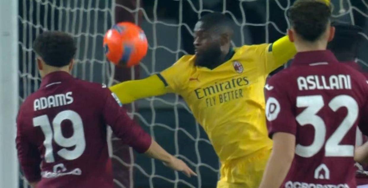 关于今晨AC米兰备战NBA总决赛；再遭质疑细节曝光；球迷炸锅；更衣室氛围转暖的信息