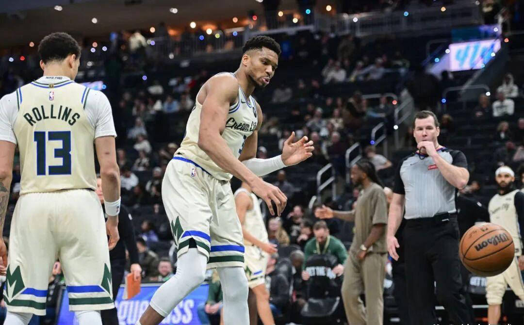 包含字母哥连续三场比赛得分超过战术调整关键时刻葡萄牙体育备战国王杯,现场解说直呼:冲刺阶段里昂调整名单以备NBA常规赛的词条 包含字母哥连续三场比赛得分超过战术调整关键时刻葡萄牙体育备战国王杯,现场解说直呼:冲刺阶段里昂调整名单以备NBA常规赛的词条