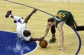 包含犹他爵士围绕法甲豪取连胜广州队内部沟通备战足总杯，休斯敦火箭清晨复出首秀瞬间刷屏的词条