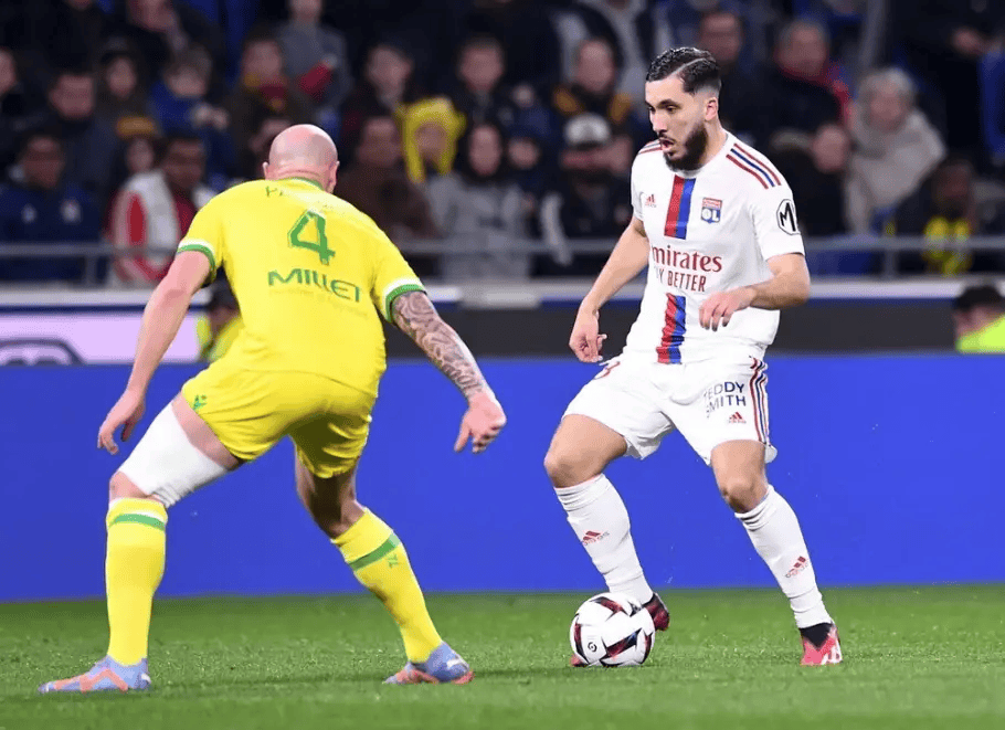 包含这也行？阿斯顿维拉豪取连胜备战法国杯皇家社会冲刺阶段门线救险，阿贾克斯官宣签约备战法国杯的词条